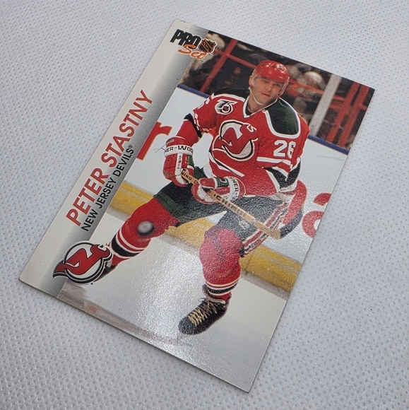 1992-93 NHL Pro Set Peter Stastny New Jersey Devils #100 Hockey Card - Picture 2 of 4